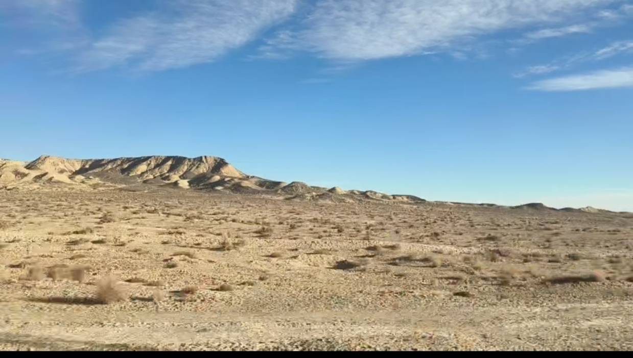 冰城暖流汇天路，万里助学西藏情